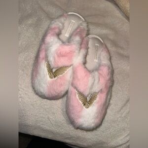Pink and White Vs Angel 🪽 slippers size medium 🤍💞🩷Shoes with Gold Accent